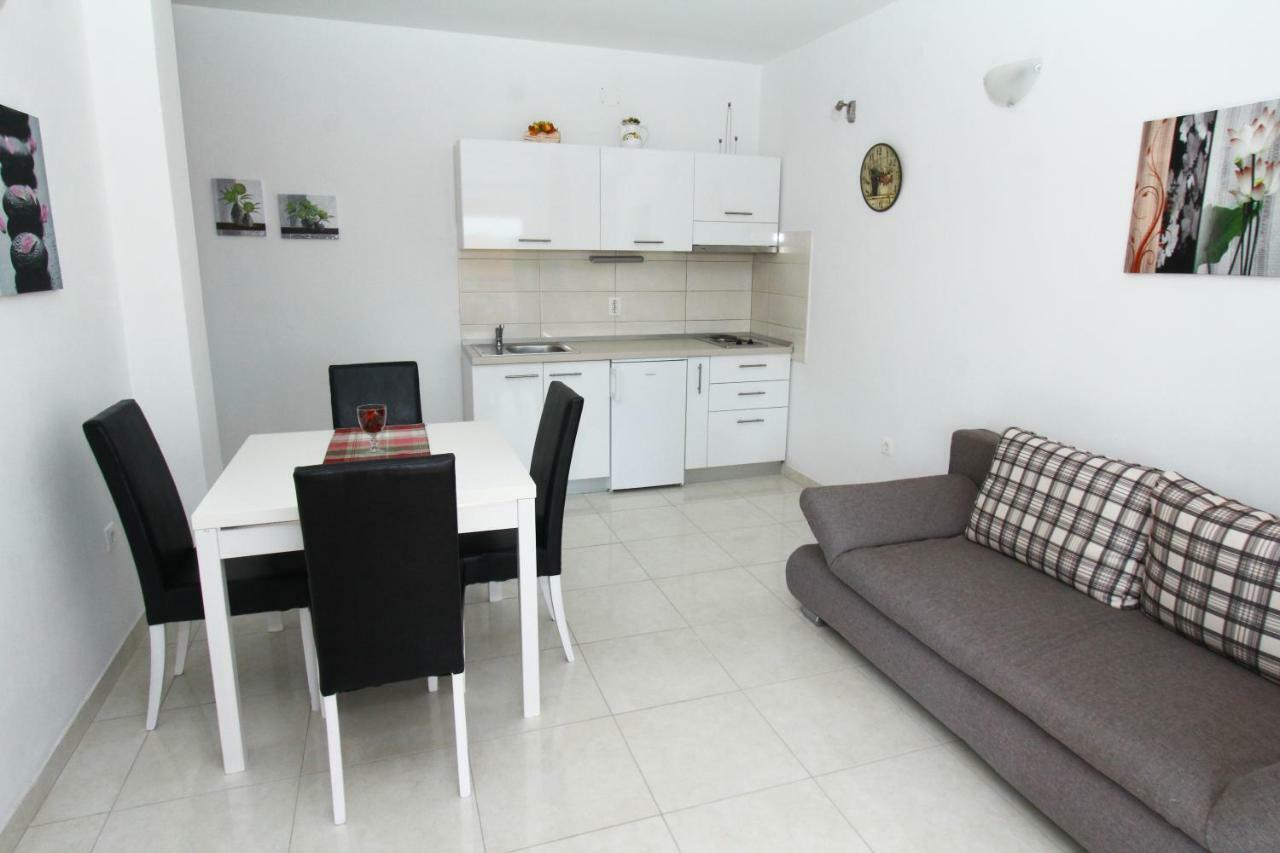 Apartmani Roje Sveti Filip I Jakov Bagian luar foto